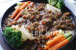 Sauteed Fillet of Beef with Pepper Sauce